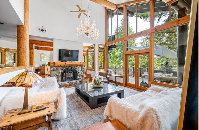 Hermosa casa con espectaculares vistas de la montaña Whistler.