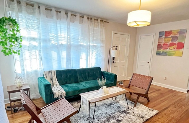 Cozy bungalow in the heart of downtown Fuquay-Varina. Pet Friendly!