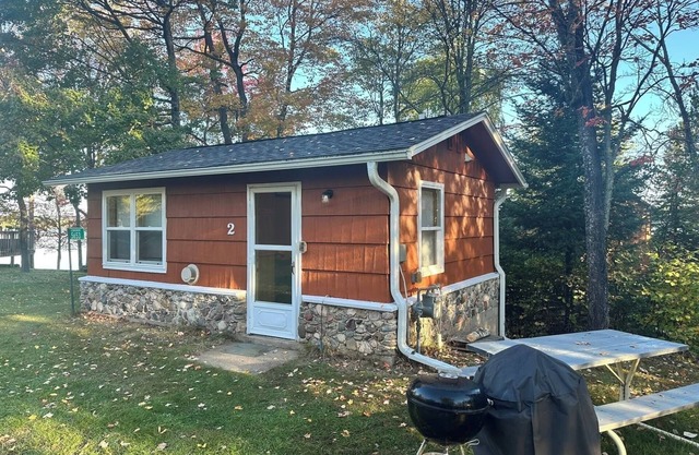 Cozy Cabin Getaway - Studio on ATV & Snowmobile Trail with Hi Speed WiFi