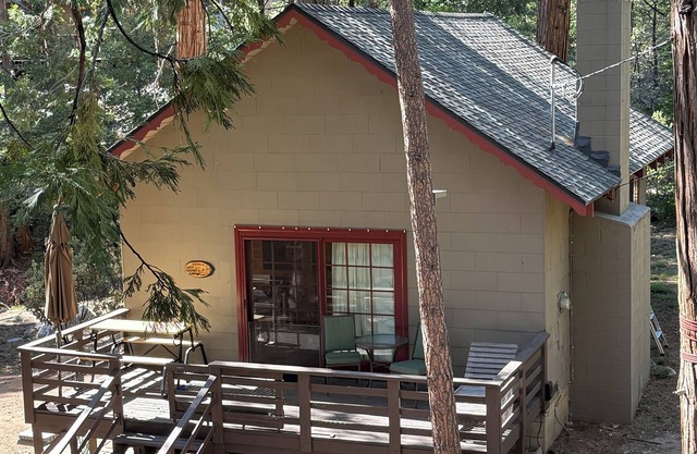 acogedora cabaña en el bosque - Cerca del arte / música y pueblo, admite mascotas, Wifi