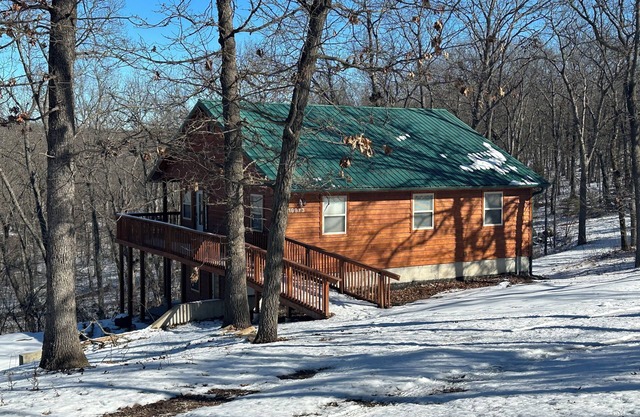 Cozy cabin in Warsaw. Cabin in the woods, a perfect gateaway...!