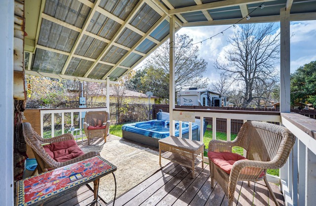 Cozy Canyon Lake Cottage Rental w/ Private Hot Tub