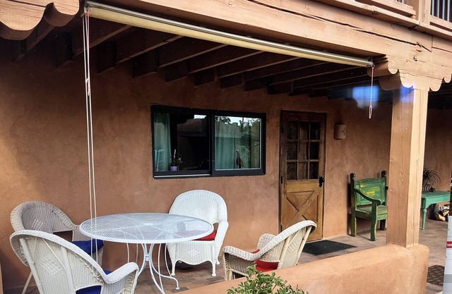 Cozy Casita, Charming apartment in historic east side