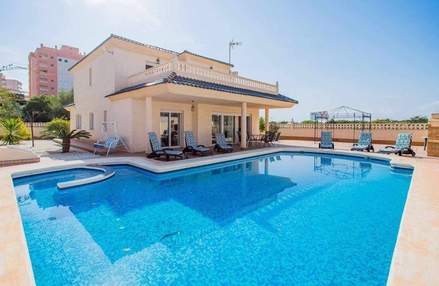 Acogedor Chalet con piscina 2ª Línea del Mar Menor