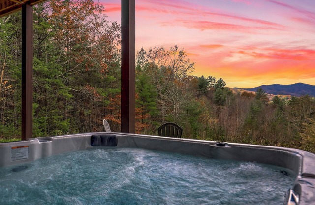 Cozy Chic Cabin Retreat on 7 acres with hot tub. Pet-friendly.