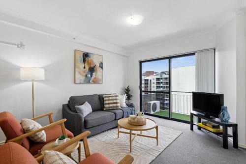 Cozy City Apartment with Stunning Views and Ameni