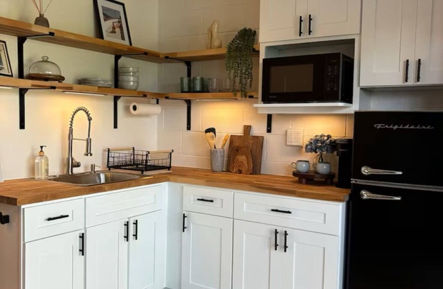 Cozy Coastal Studio Near Beach