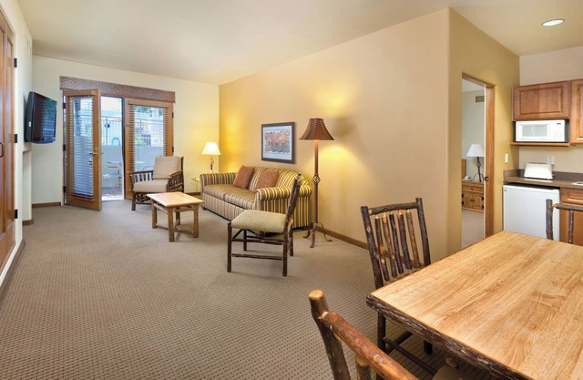 Cozy Condo w/ Kitchenette - Near Historical Sites