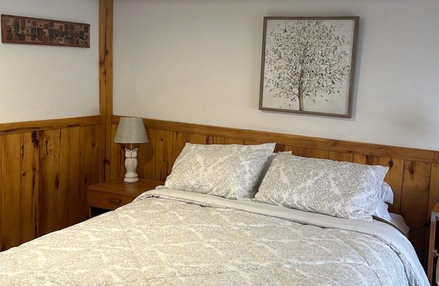 Cozy Cottage in Traverse City. Close to town and numerous lakes