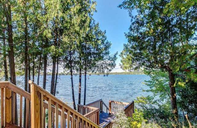 Acogedora casa de campo w / muelle, kayaks, canoas y - venga a disfrutar de vivir junto al lago!