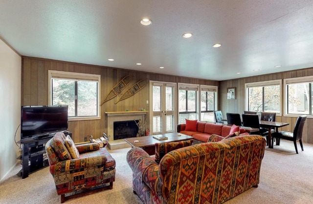 Cozy Cottonwood Getaway