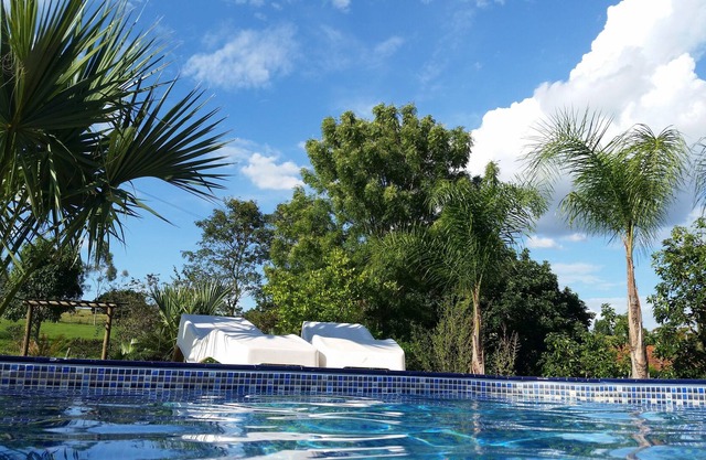 Acogedora casa de campo para hasta 40 personas con piscina y barbacoa.