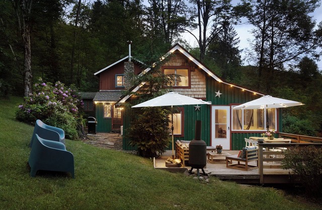 Cozy Creekside Cabin: Ski Cabin minutes to Phoenicia, Woodstock