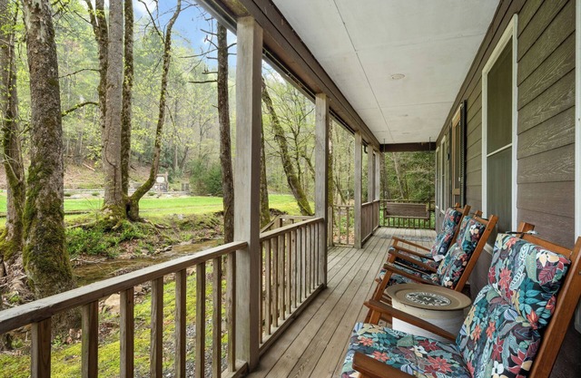 Cosy Creekside Mountain Home - WiFi, cerca de Boone