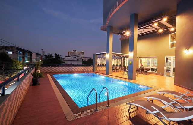 Cozy Don Mueang Hotel