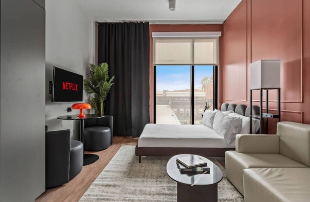 Cozy Downtown Studio | Free Parking | Close to DT!