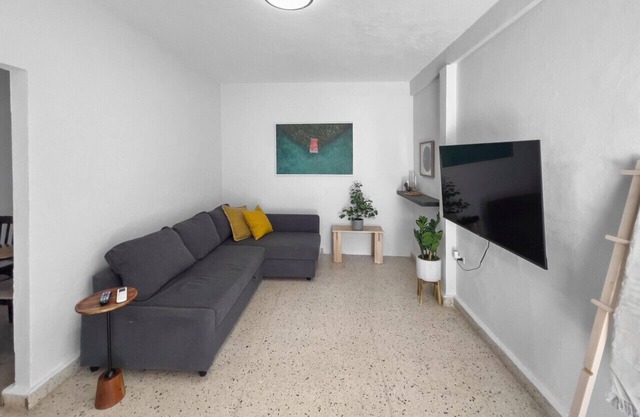 Cozy Escape for 2 in Condado – 9 Mins to Airport