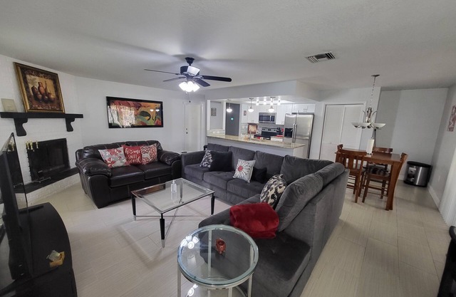 Cozy Family Home close to the beach and Busch Gardens!