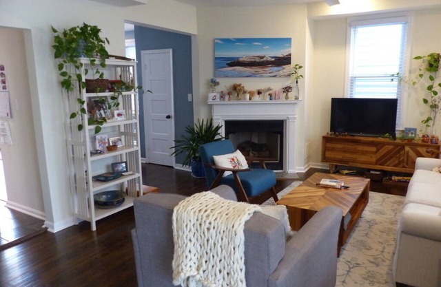 Cozy family home with spacious yard and easy access to Metro.