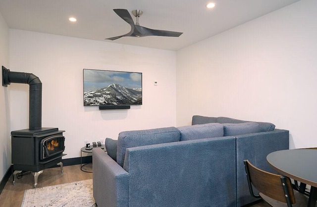 Cozy Getaway for Couples!
