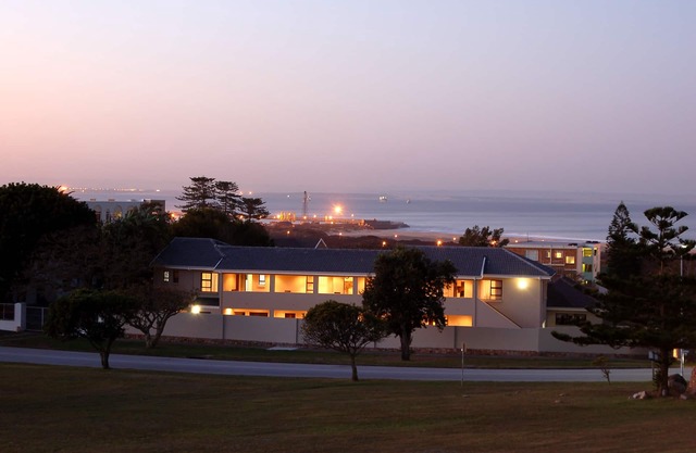 Acogedora habitación con cama doble, sofá cama y cocina, cerca de Port Elizabeth