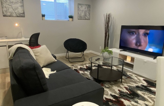Cozy Guest Suite W/Free parking