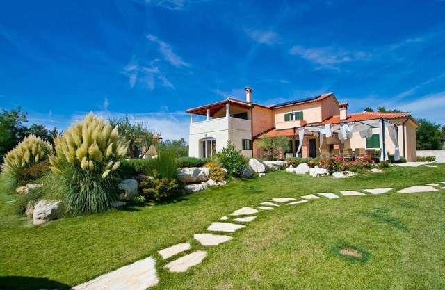 Acogedora casa en Porec con sauna