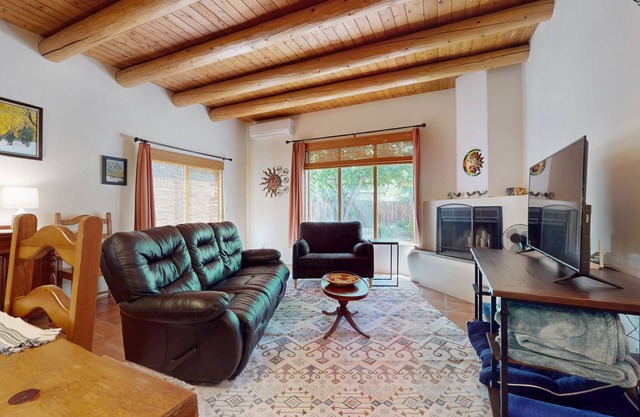 Cozy home w/ patio & large yard, internet, W/D - Ski area nearby - dogs OK