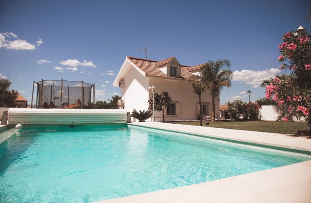 Casa con fantástica piscina y estupendas vistas cerca de la playa
