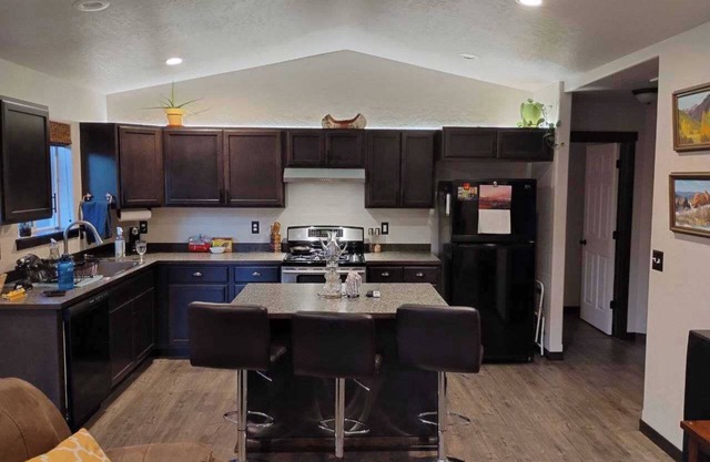 Cozy House minutes from the water, close to Silverwood Theme Park.