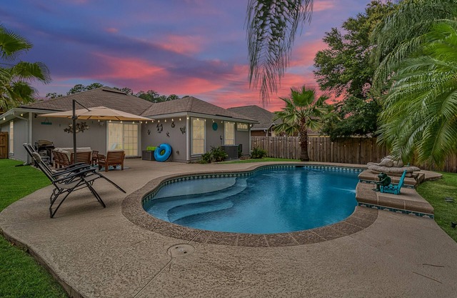 Cozy house w/ privet Pool