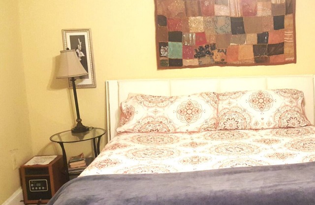 Cozy King Size Room in Bloomingdale, Washington D.C. Room F