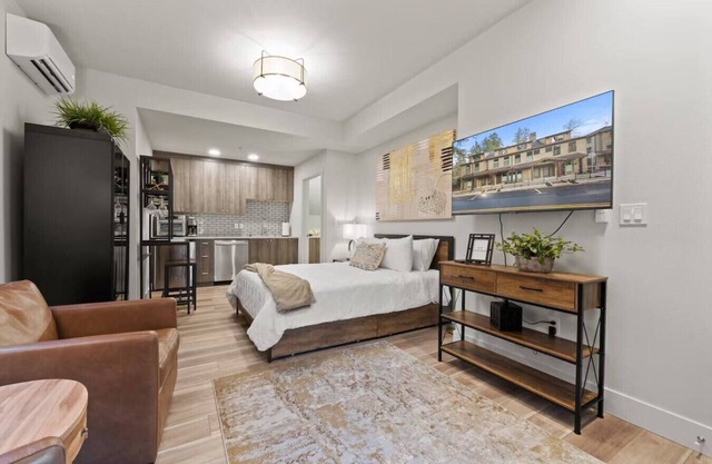 Cozy Lake Oswego Studio Apartment