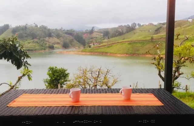 Cozy lakefront house for 6 people - Guatapé dam