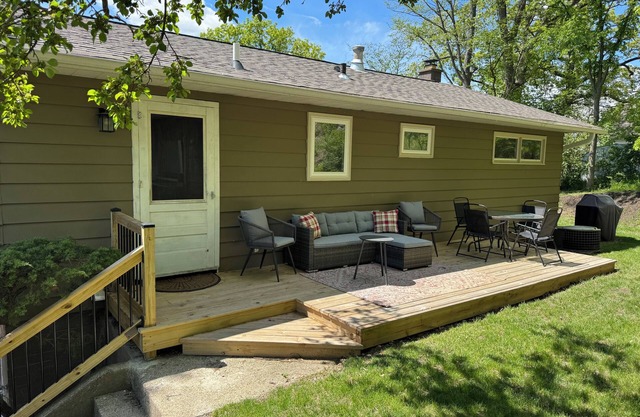 Cozy Lakeview Retreat