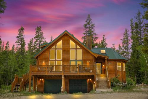 Cozy Log Cabin W Views & Bbq Deck