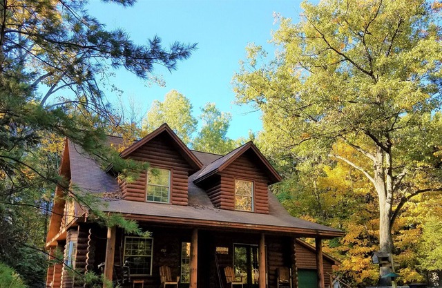 Inicio en Hickory-Log home- Cerca de Platte Lakes-Dog ok-Honor