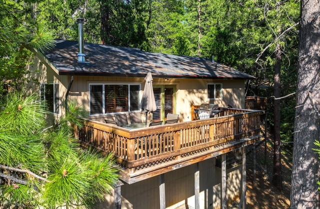 Cozy Mi-Wuk Village Cabin w/ Deck!