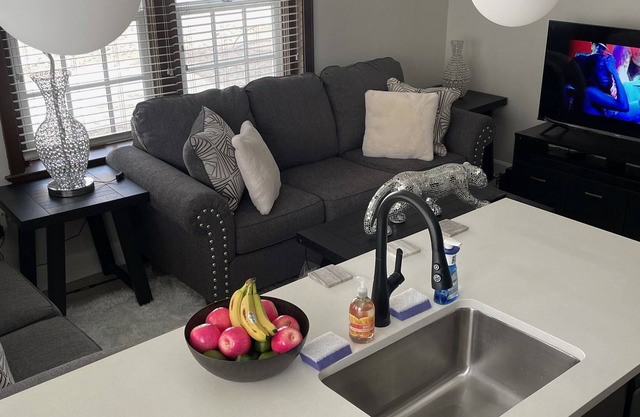 Cozy Newly Remodeled Beautiful Apt In the Heart of Westport