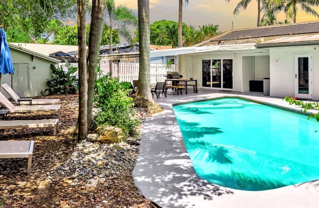 Cozy Oasis Pool Oakland Park