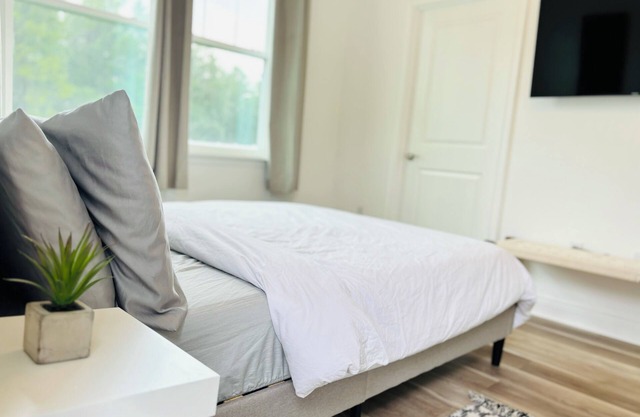 Acogedora habitación privada con baño privado. Tus mascotas son bienvenidas!