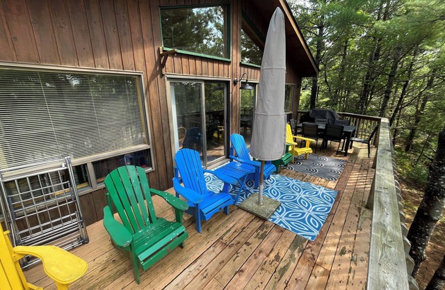 Cozy Private Waterfront Cottage