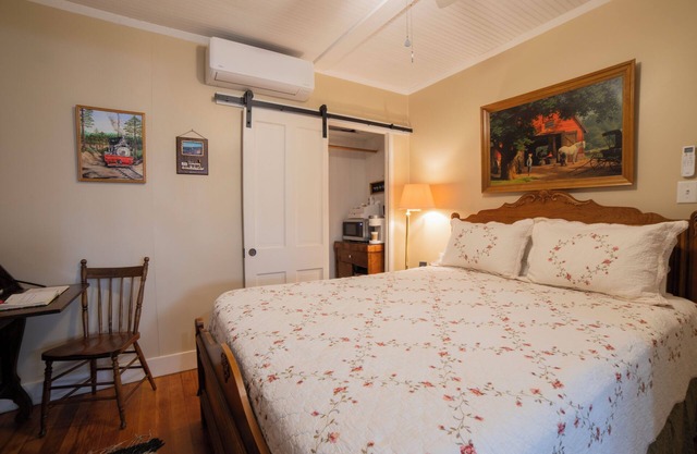 CoZ Quarters-Private Garden Entrance, Inflatable Spa, Close to Yosemite & Casino
