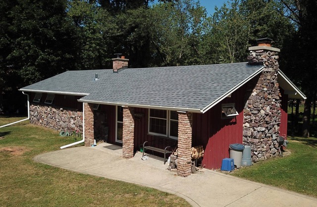 Acogedora Redstone Cottage en WI River- ¡bienvenidas mascotas!