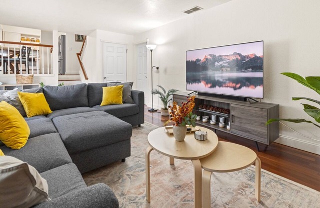 Cozy Retreat w/ Fireplace, Big Yard & Kitchen - 10 min to GotG and USAF!