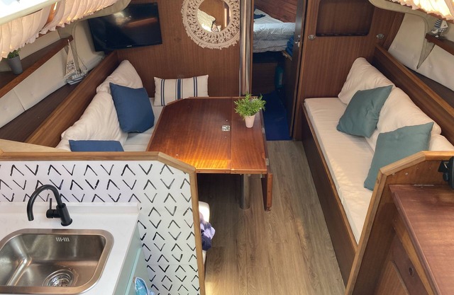 Cozy Sailboat in the Forum