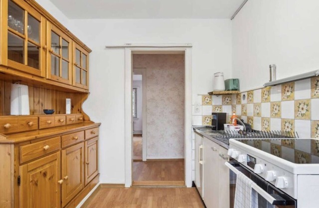 Cozy & Simple 2BR Apartment w/ Balcony