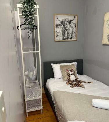 Cozy Single Room - Seconds to Central Station - Nearby CBD USYD UTS - Shared Bathroom