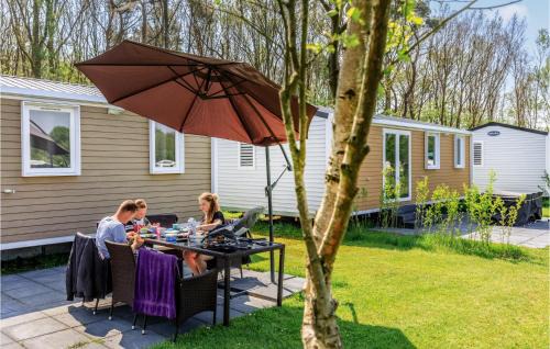 Cozy StaCaravan In Hoogersmilde