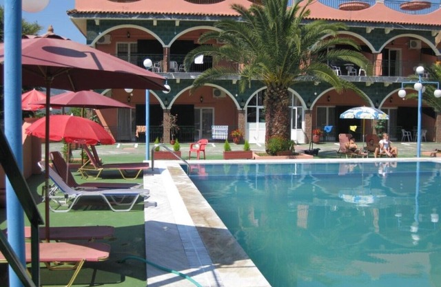 2 dormitorios con 4-5per con piscina compartida a poca distancia de las playas